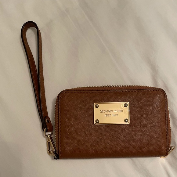 authentic Michael Kors wristlet wallet!! - Picture 1 of 3
